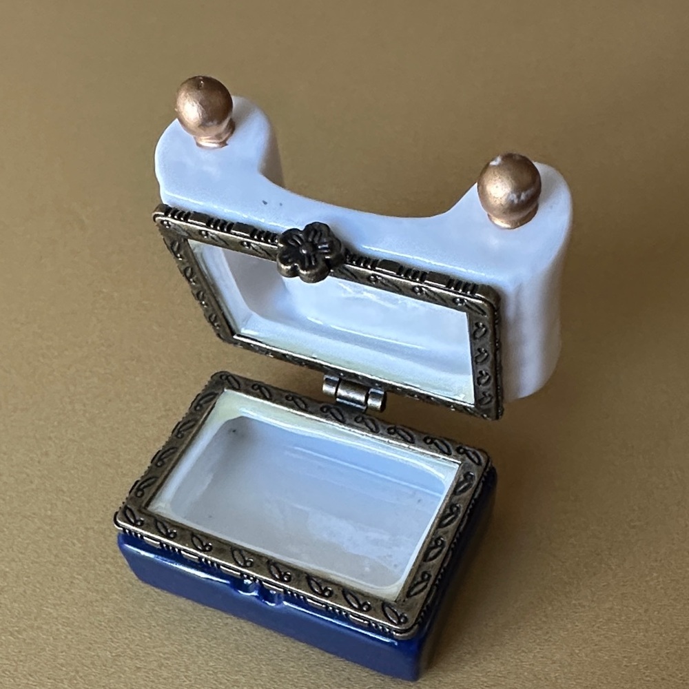 Vintage Menorah Trinket Box - Picture 2 of 11